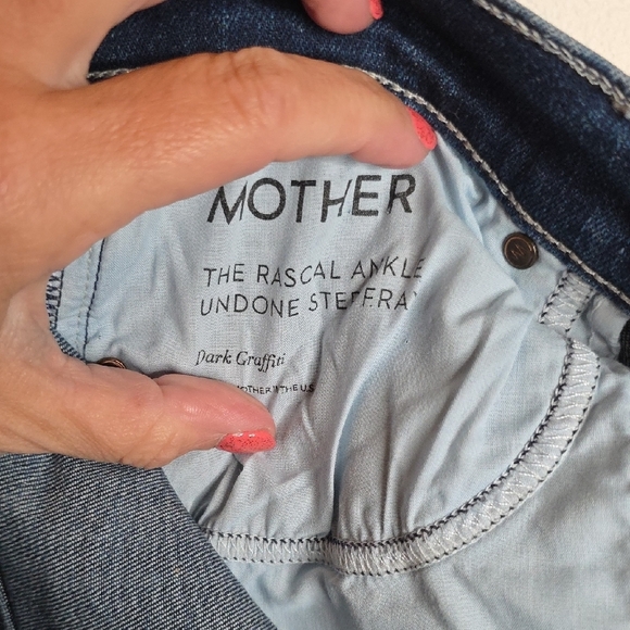 MOTHER Rascal Ankle Undone Step Fray Jeans Sz 26 Dark Graffiti - Picture 6 of 8
